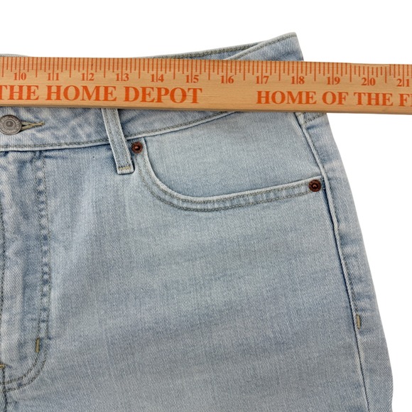 Old Navy OG Straight Light Wash Denim Shorts Raw Hem Womens 16 High Rise Blue - Picture 5 of 6